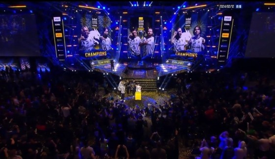 TES赛后群访 Meiko ：第一把后看到了Ale，就问他怎么玩的那么好