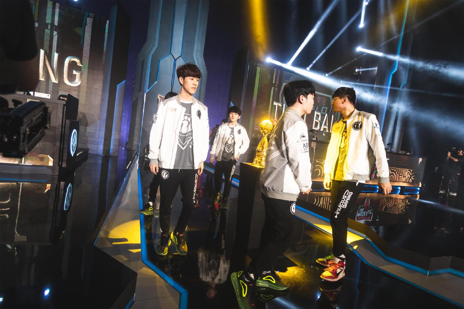 如果JDG赢了今天LPL季后赛，RNG则直接跌入冒泡赛