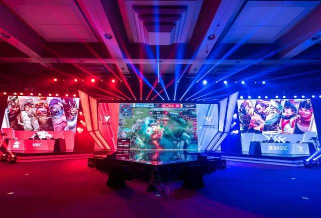 xQc： ＂ CS2 应该每年都赢得年度电子竞技游戏奖＂